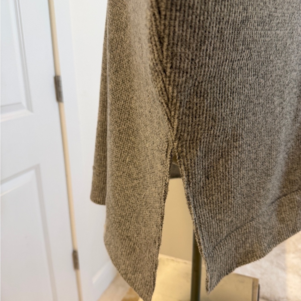 Talulah - Cozy Oversized Gray Knit Sweater with Dolman Sleeves. Size M - Picture 5 of 12